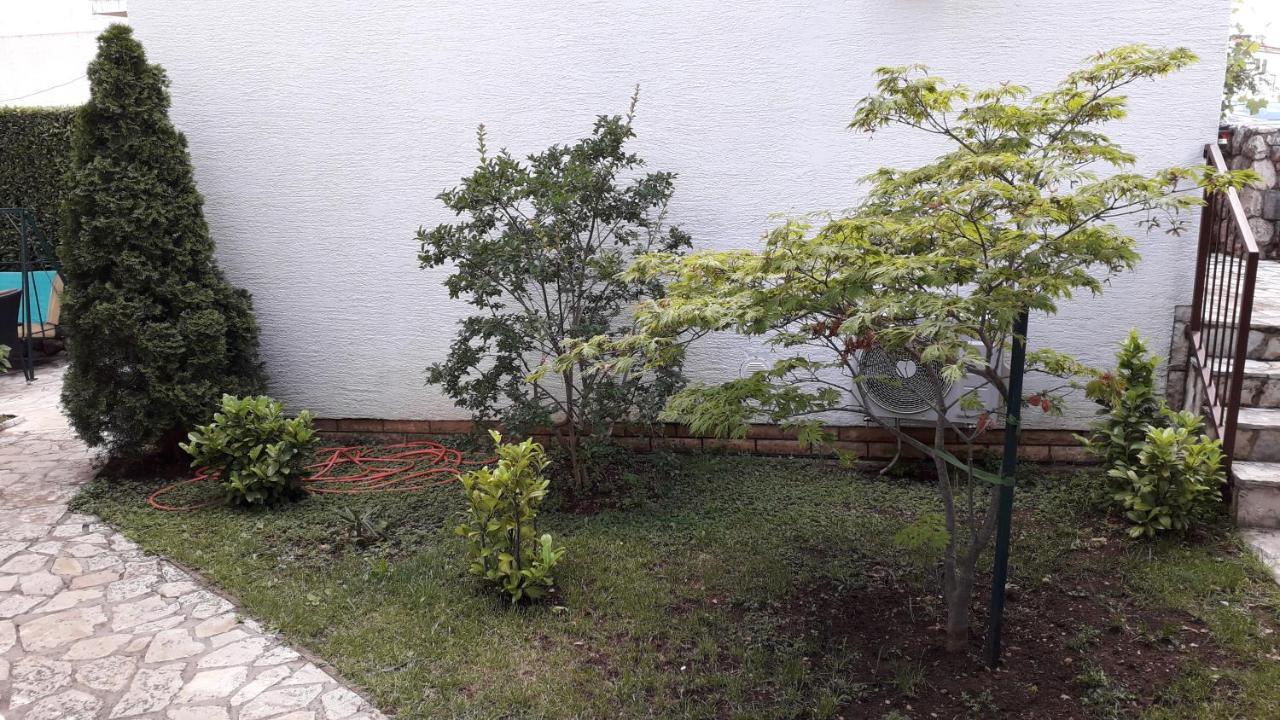Apartments Svjeta Jadranovo Ngoại thất bức ảnh