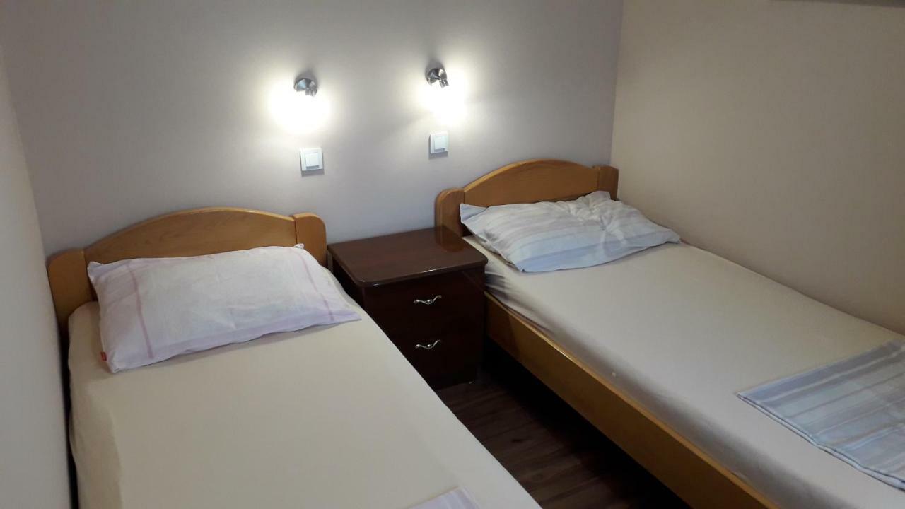 Apartments Svjeta Jadranovo Ngoại thất bức ảnh