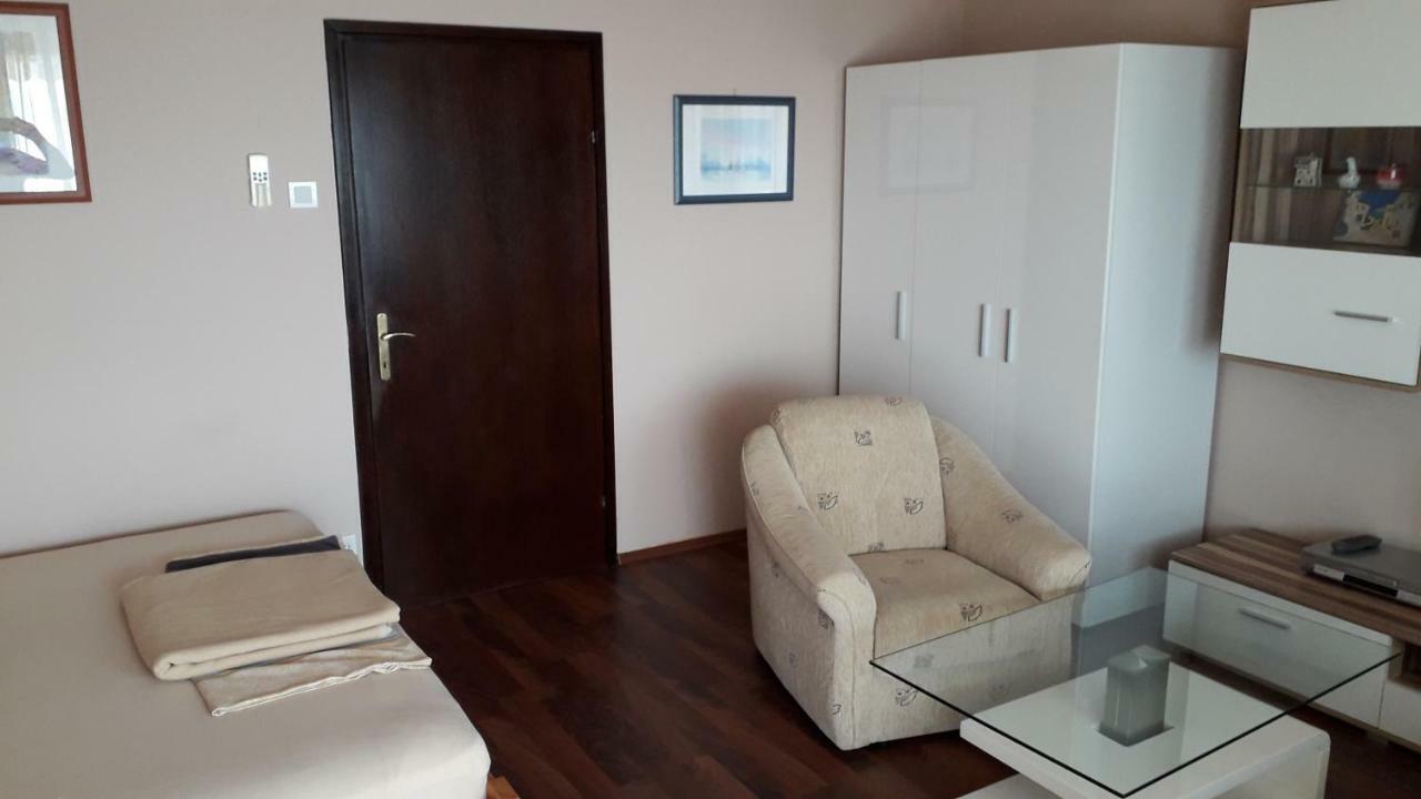 Apartments Svjeta Jadranovo Ngoại thất bức ảnh